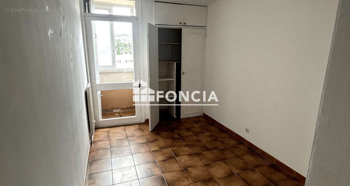 Appartement T4 77 m² avec ascenseur – Résidence sécurisée Val pins – Marseille 15e - photo 3