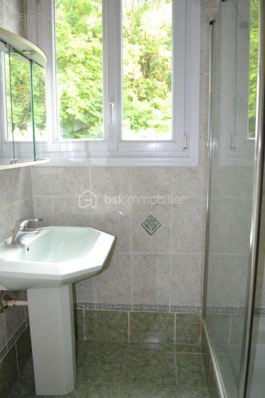 À vendre : Maison élevée sur sous-sol dans un quartier calme et recherché - photo 25