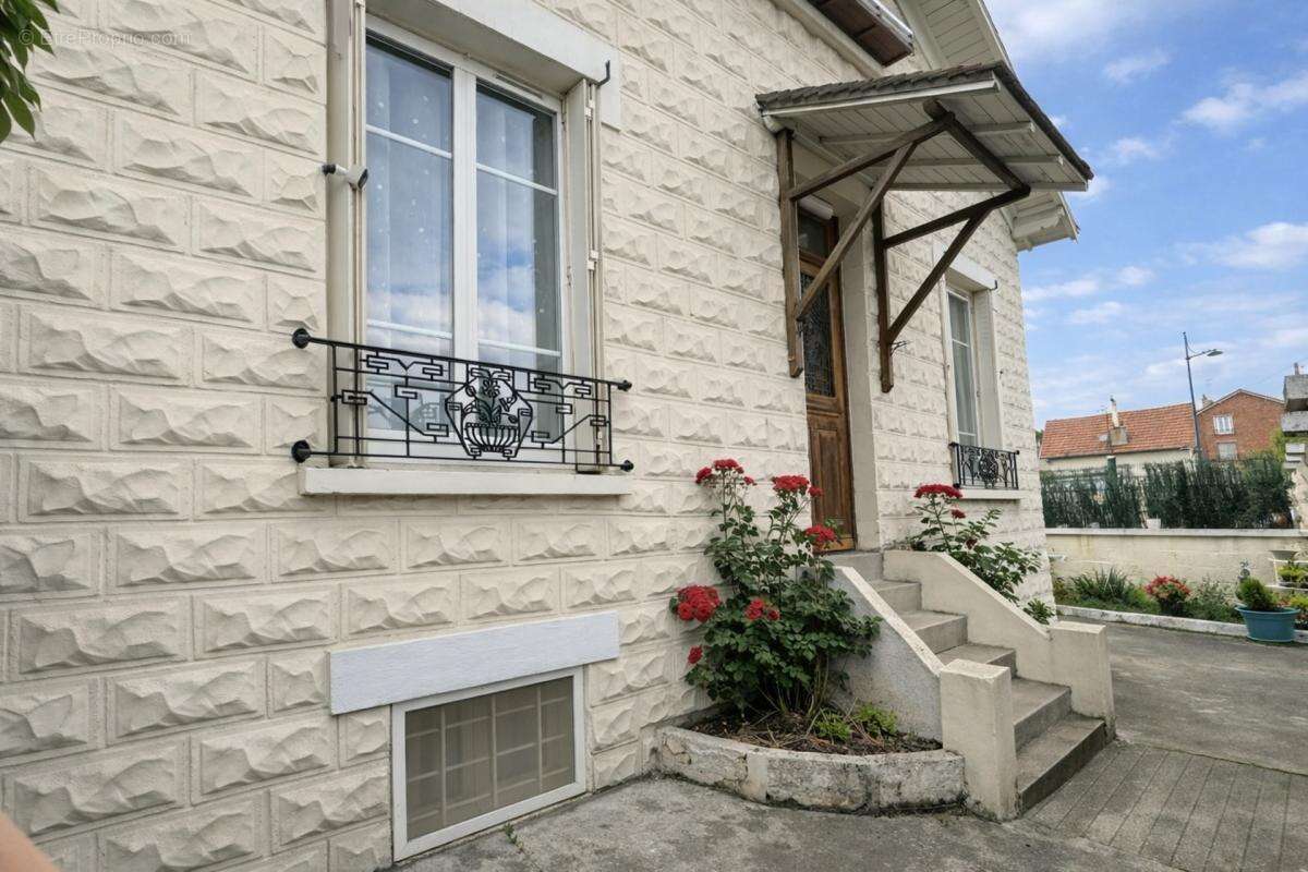 Maison 1930 à vendre 5 pièces ' chambres - Jardin et dépendance indépendante – Quartier Pasteur à Sannois - photo 3