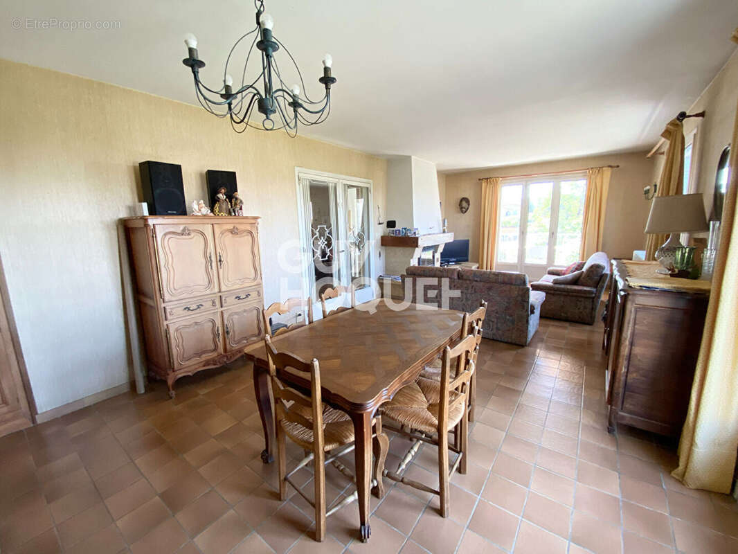 Rare à la vente - Belle maison familiale de 190 m² habitables à Aubenas - photo 9