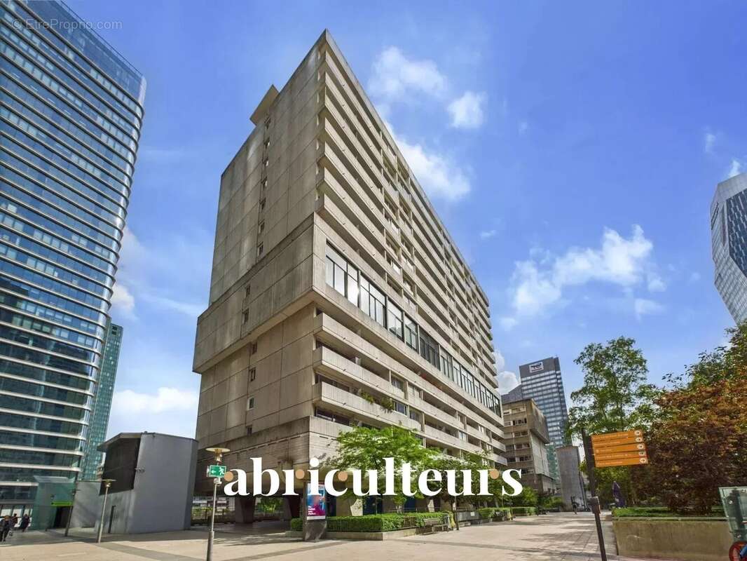 Appartement à COURBEVOIE