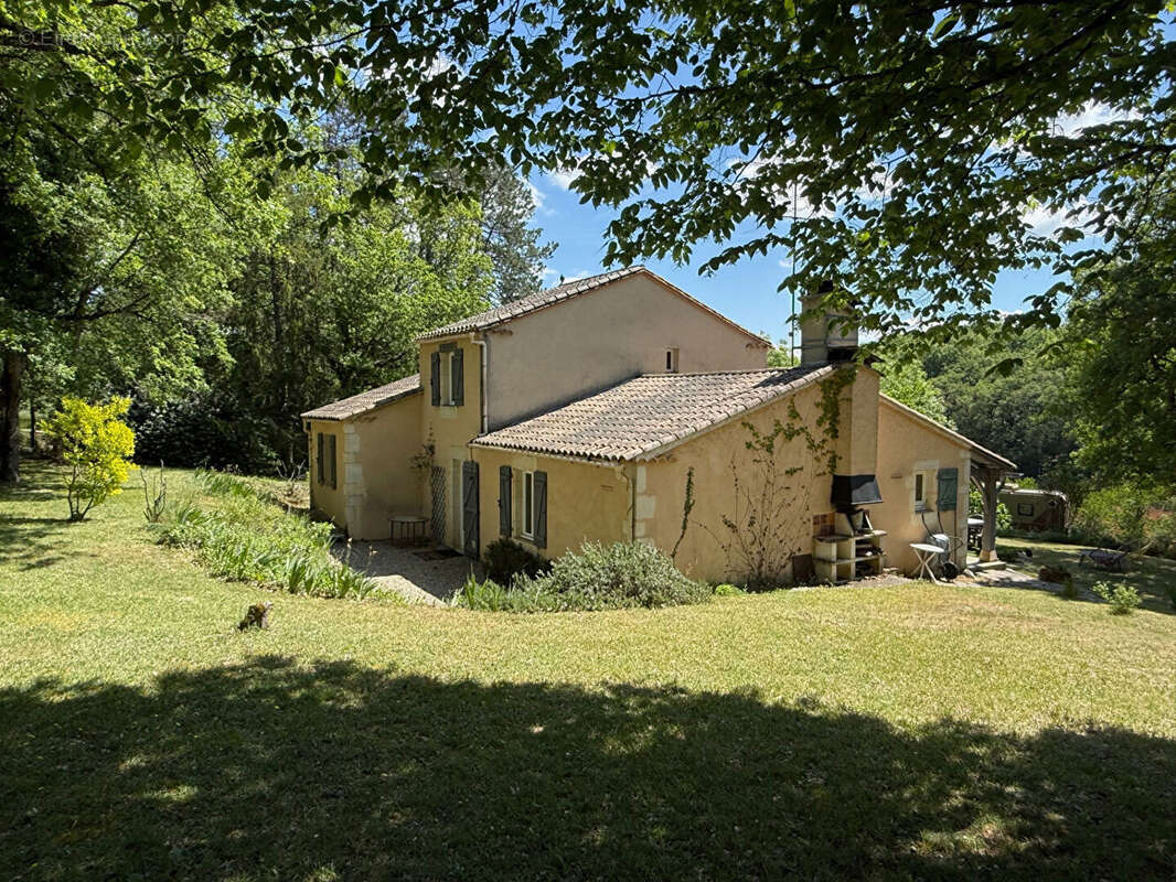 Cahors nord 15mn,  maison  T6 avec dépendance 6 pièce(s) 130 m2 sur 6610m² de terrain. - photo 2