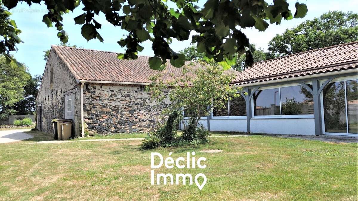 Maison à NIEUL-LE-DOLENT