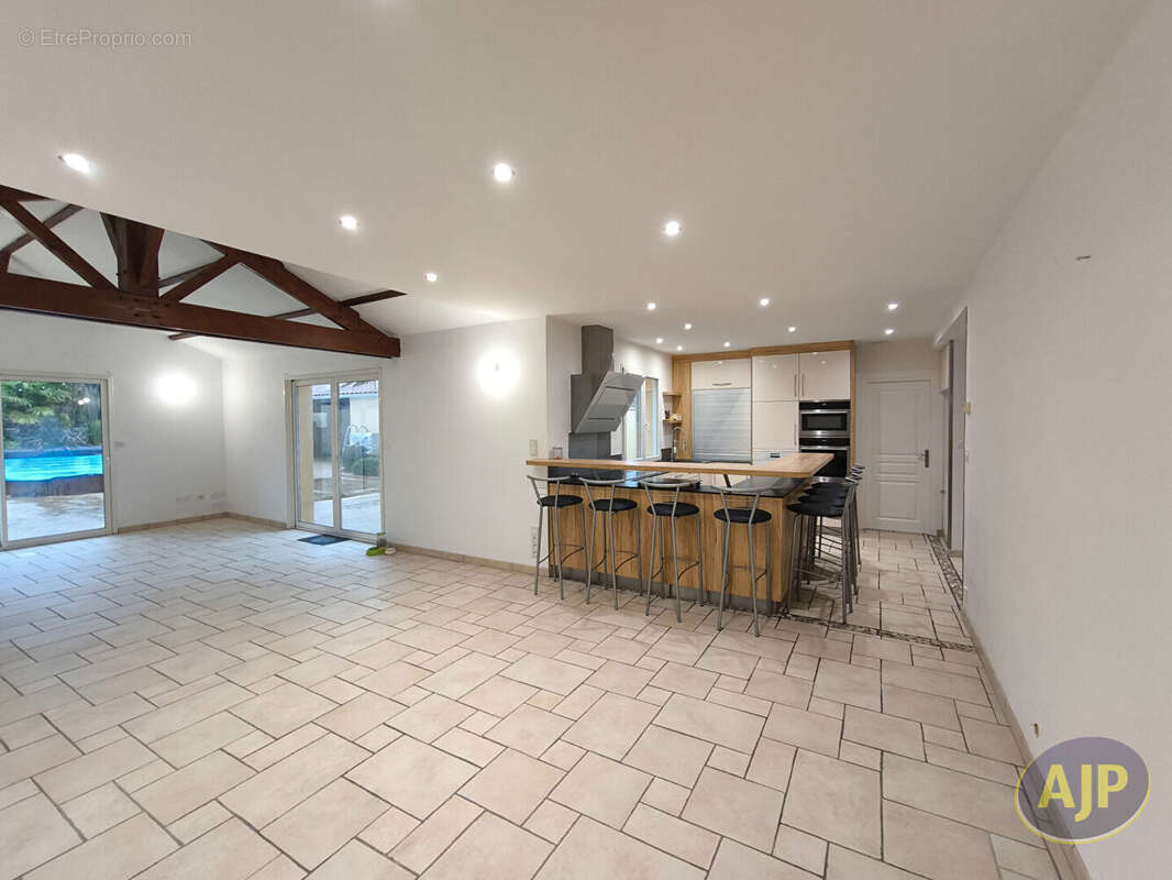 Maison à FROSSAY