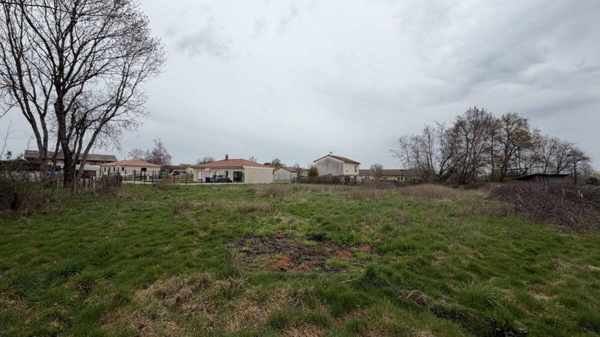 Terrain à SAINT-NIZIER-LE-DESERT