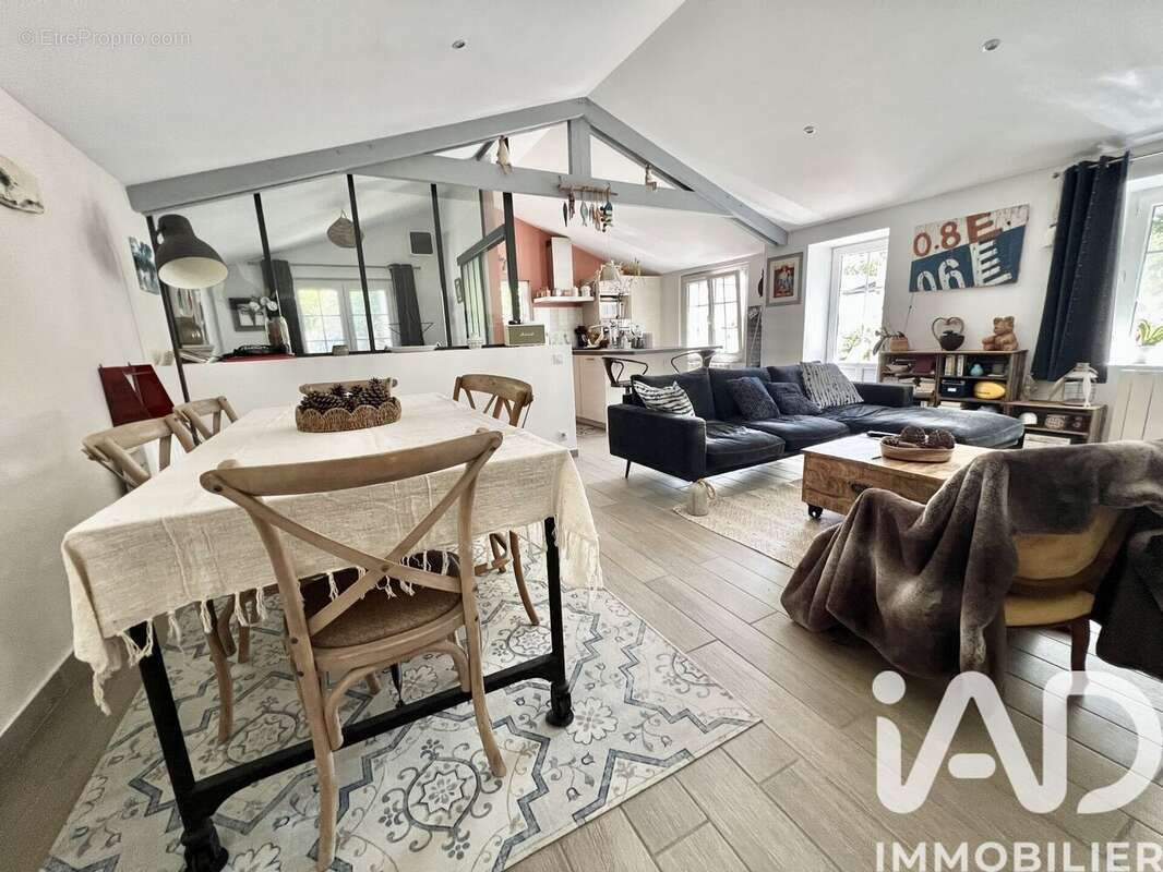 Maison 98 m² à Saint-Xandre  - photo 7