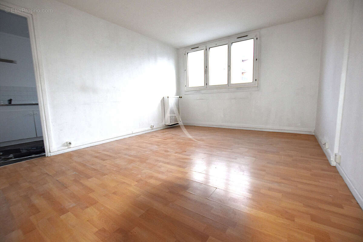 Appartement à COMBS-LA-VILLE