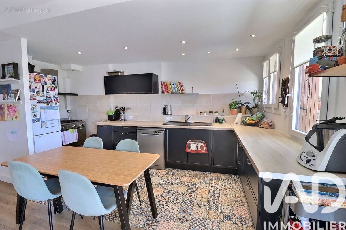 Photo 1 - Appartement à MARSEILLE-4E
