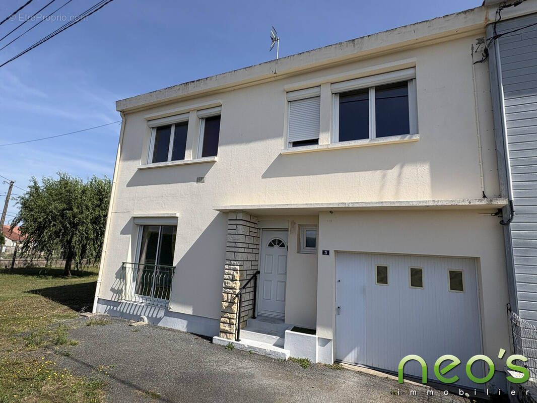 Maison à SAINT-MACAIRE-EN-MAUGES