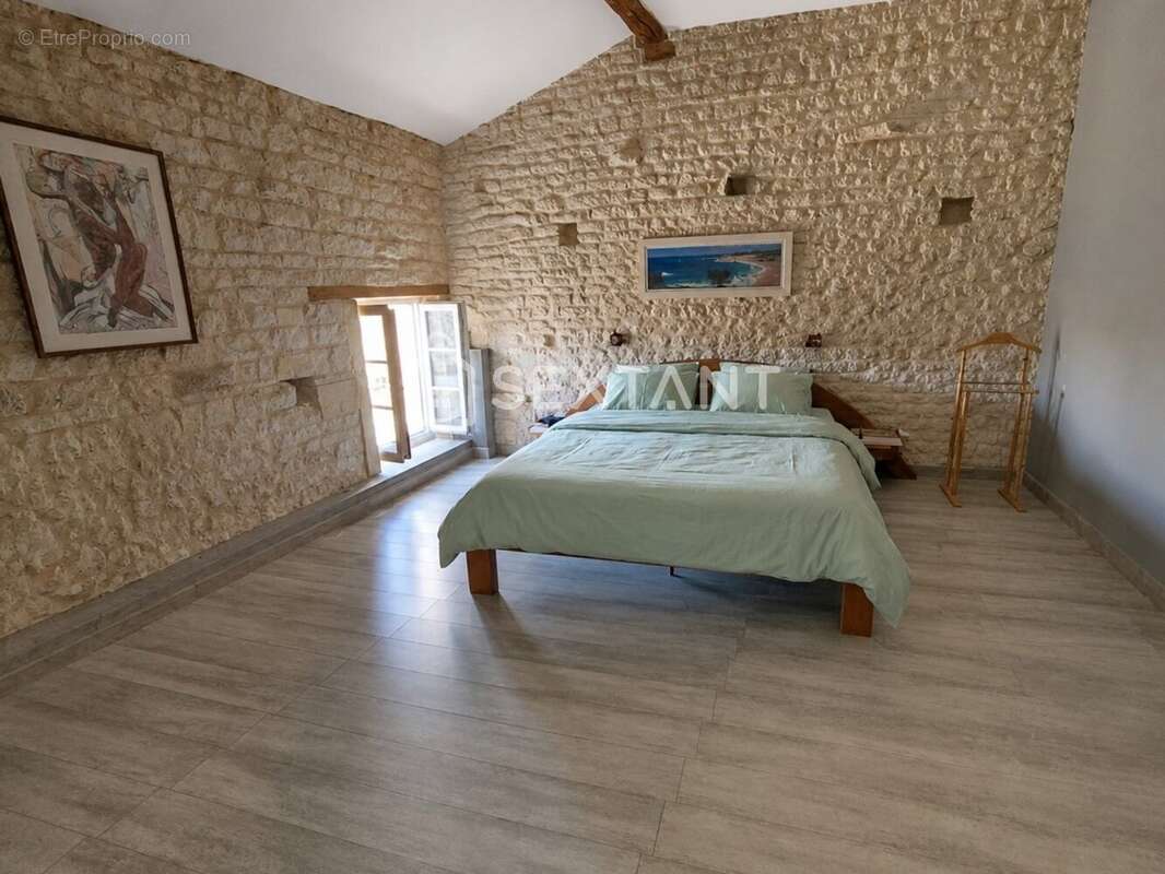 Charentaise de caractère  276 m² habitables  4 chambres  dépendances - photo 17