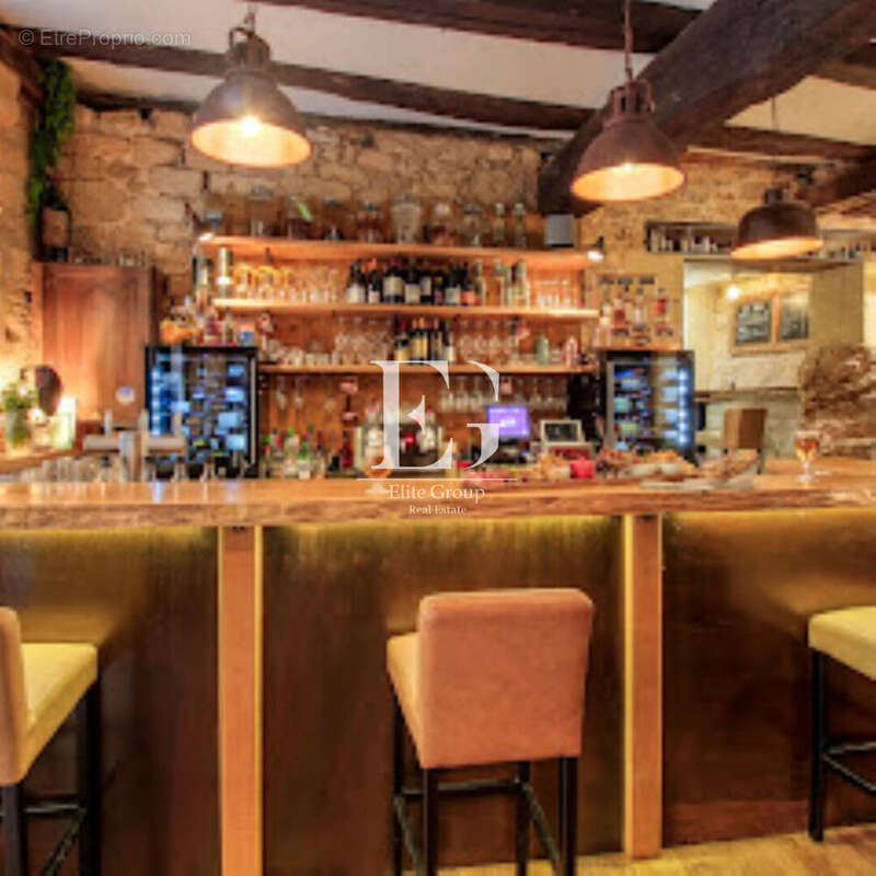 Commerce à SARLAT-LA-CANEDA