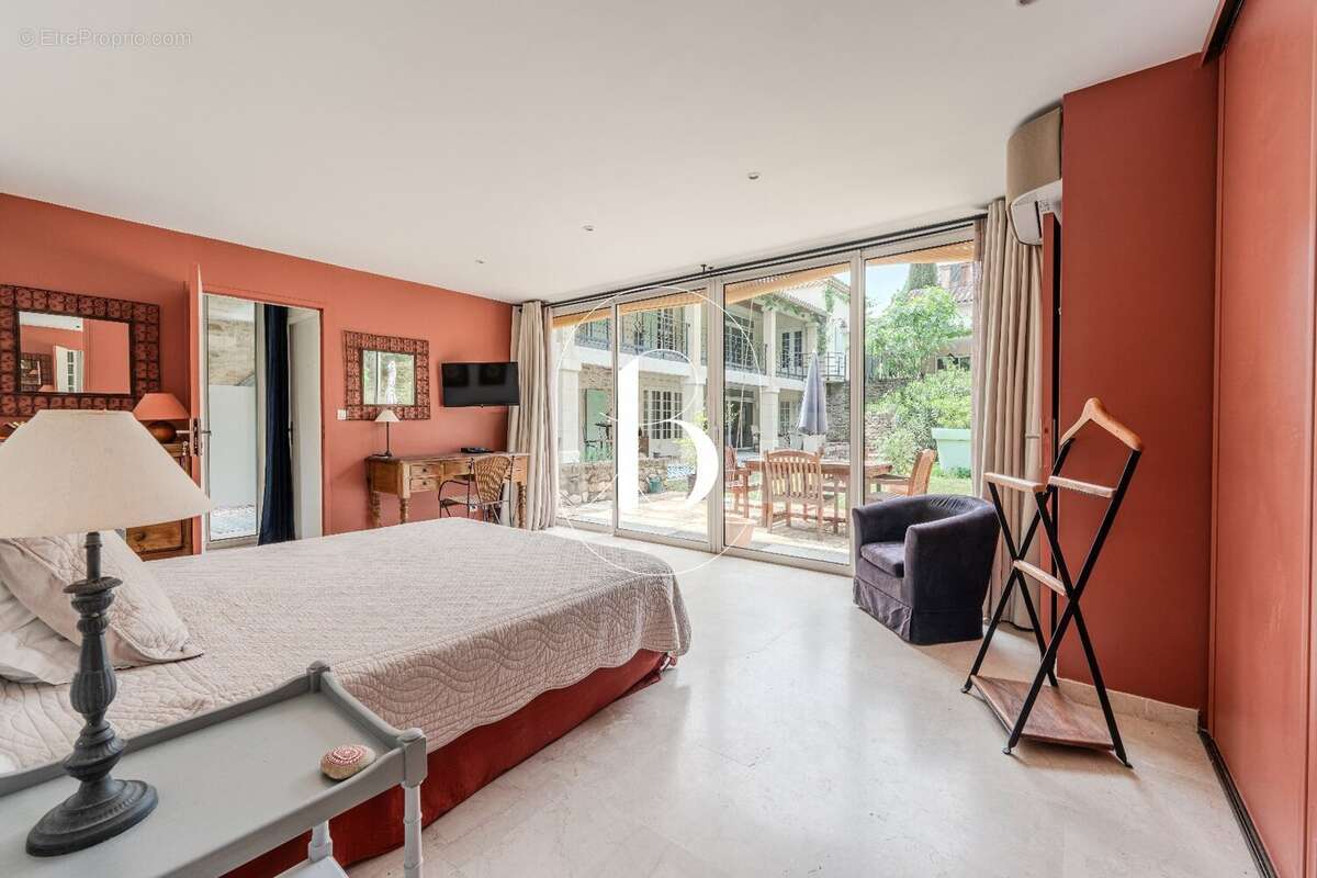 Maison 520 m² à Aigueze  - photo 18