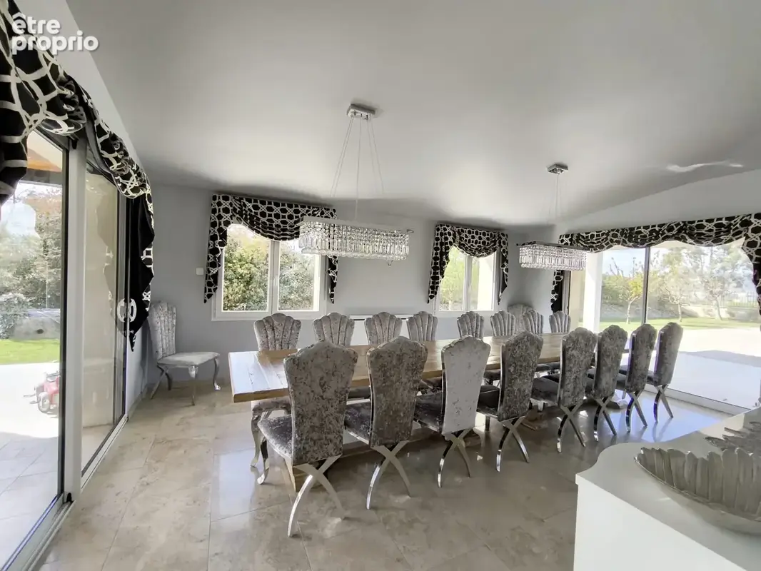 Etoile. maison de famille de 270 m2. renovee en totalite. modulable. parc clos de 5030 m2 - photo 9