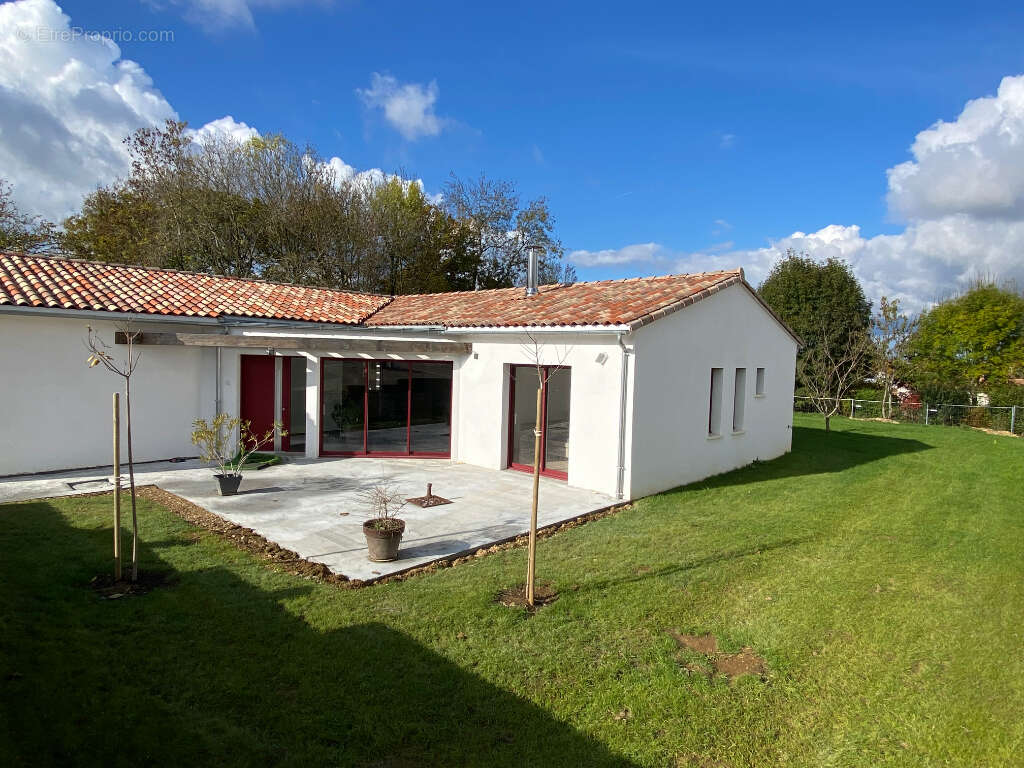 Maison de plain pied-  chauray - 205m2 - photo 3