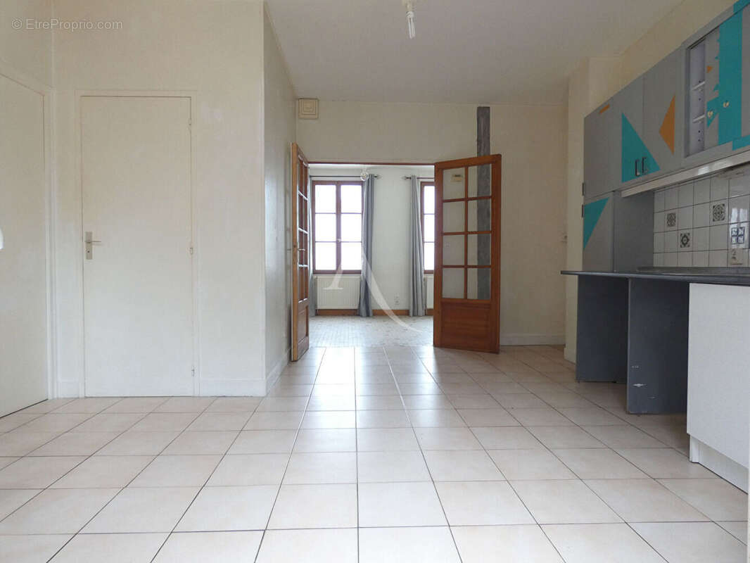 Maison à NEUVILLE-AUX-BOIS