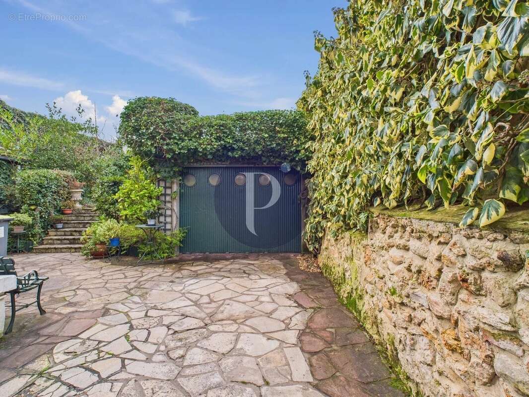 Maison à VERRIERES-LE-BUISSON