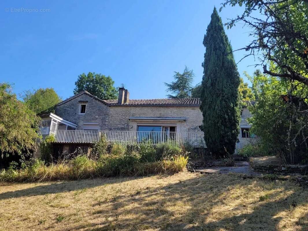 Charmante maison de campagne familiale sur un terrain de plus de 6000 m², à 10 minutes de Cahors. - photo 16