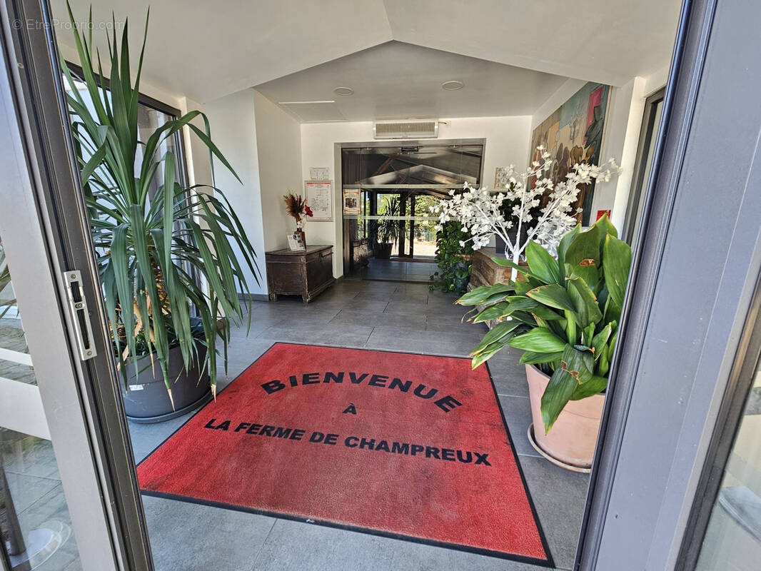 Commerce à MONTGEARD