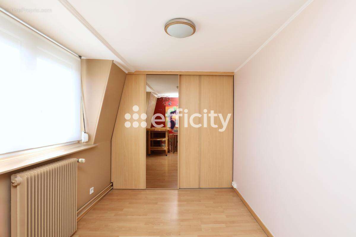 Maison 140 m² à Croix  - photo 18