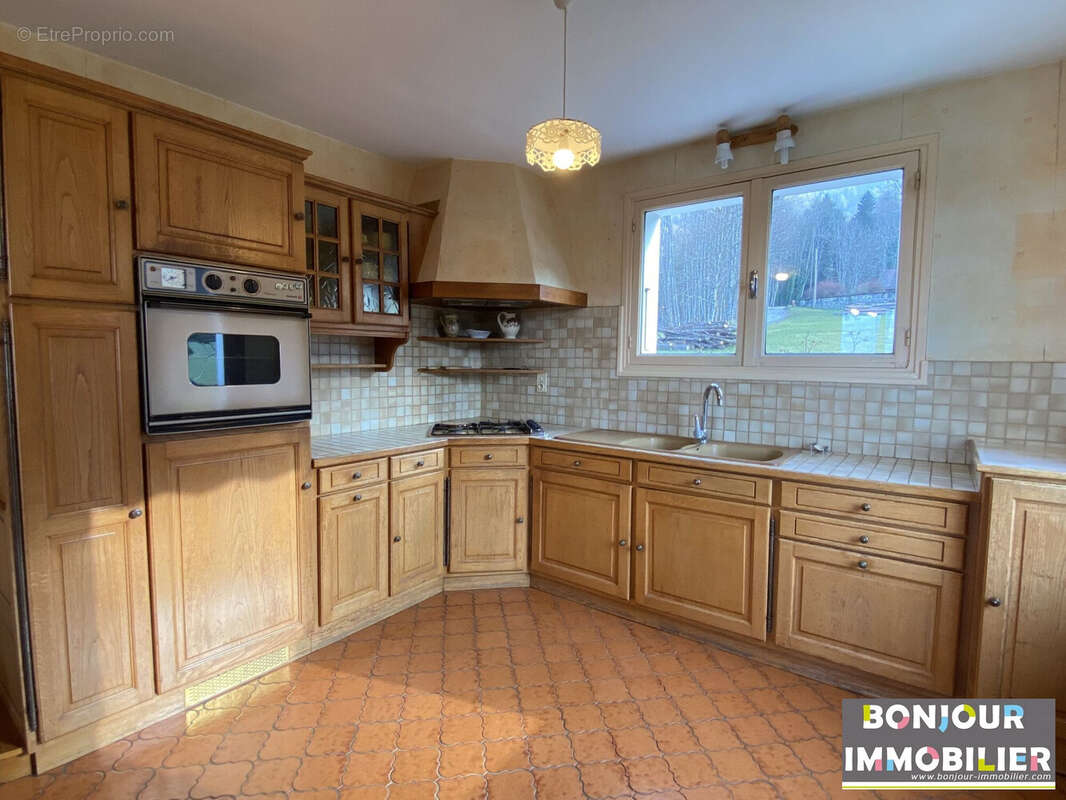 Maison à SAINT-LAURENT-DU-PONT