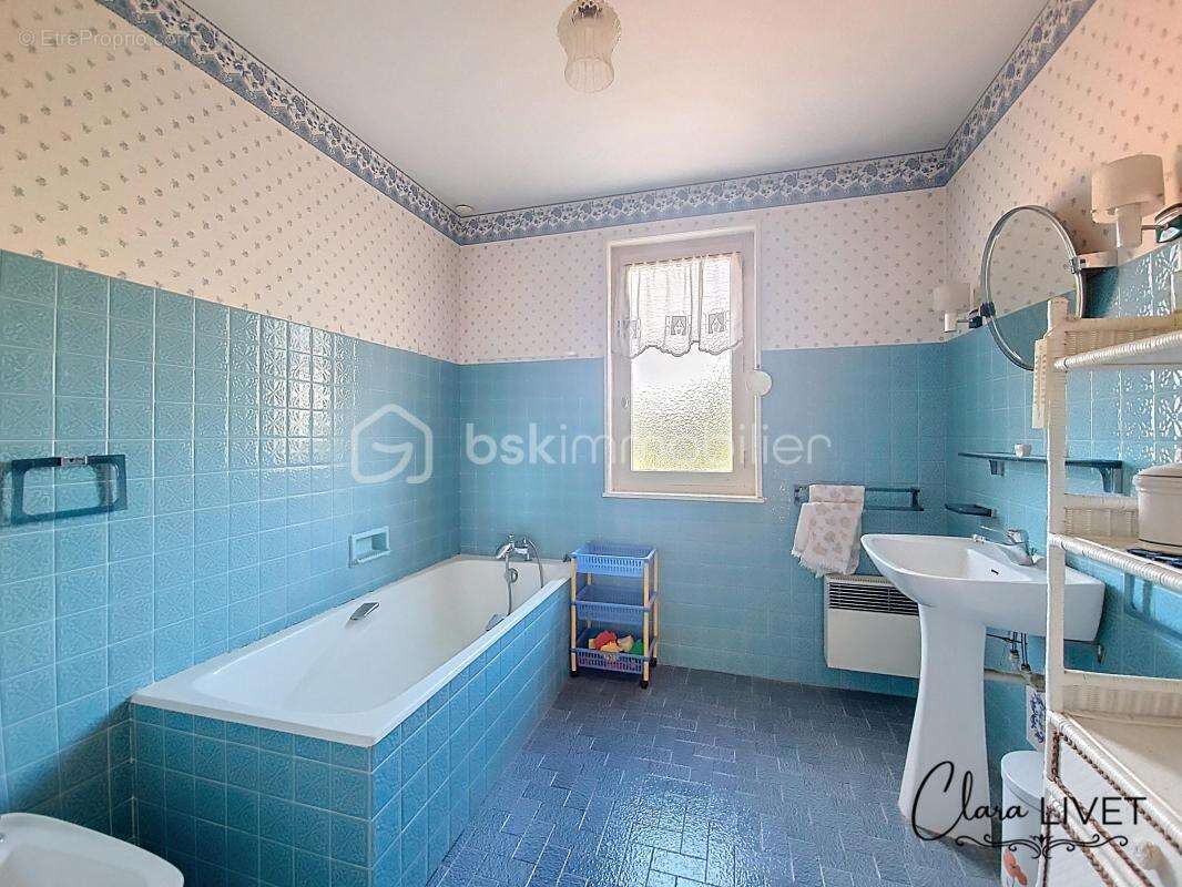 Maison familiale avec piscine et grand terrain – Frontenas (69620) - photo 13