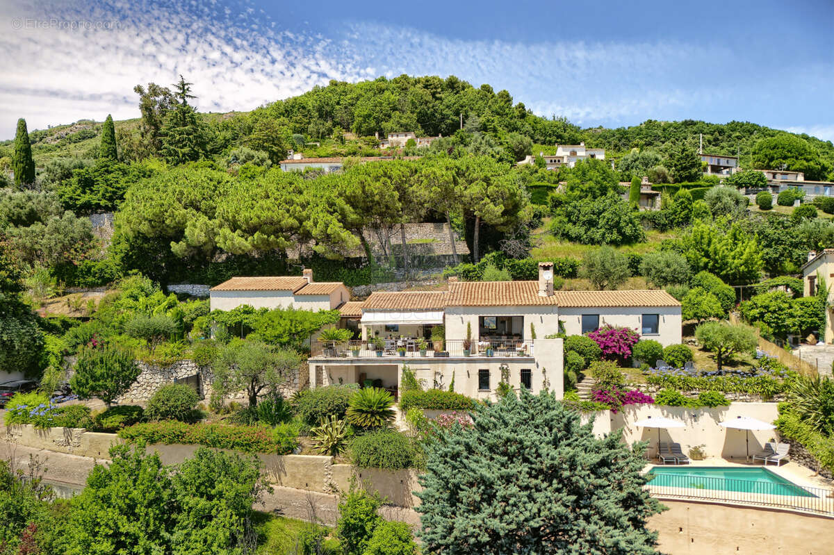 Superbe propriété - 223m2 - Vue panoramique mer - Tourrettes-sur-Loup - photo 3