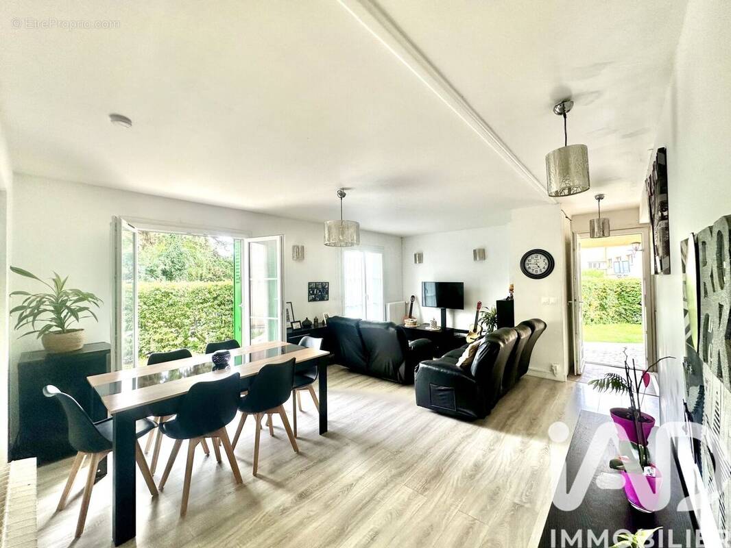 Photo 1 - Maison à BRIE-COMTE-ROBERT