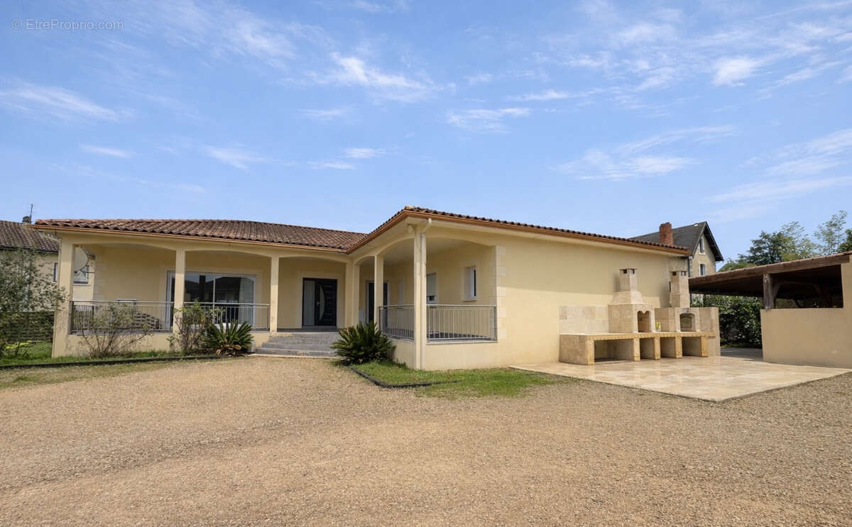 Maison à TERRASSON-LAVILLEDIEU