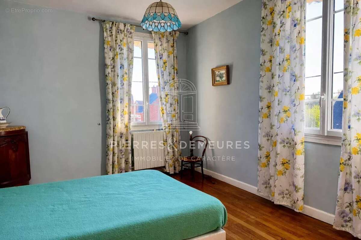 Maison à BRINON-SUR-SAULDRE