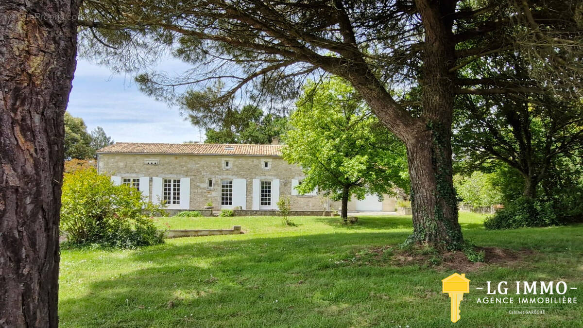 Maison à CHENAC-SAINT-SEURIN-D'UZET