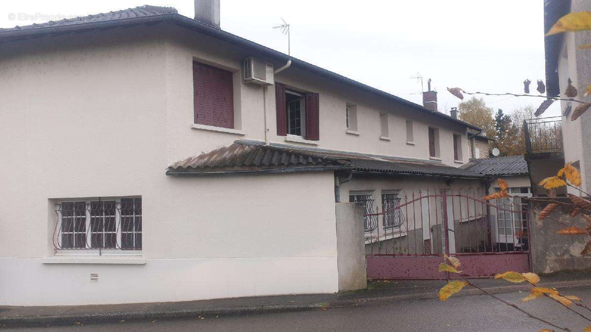 Commerce à BUJALEUF