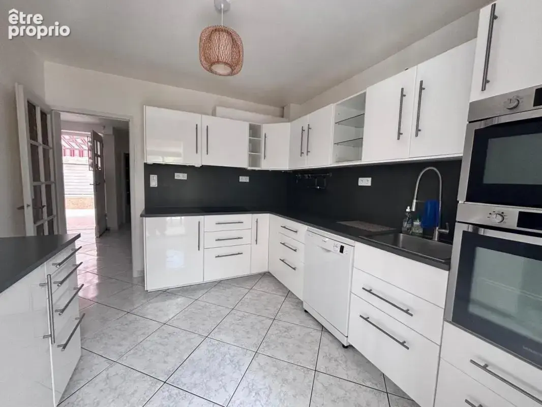 JUVIGNAC – Villa familiale avec T2 indépendant, jardin et piscine - photo 7