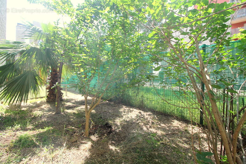 Bel appartement T3 avec terrasse, jardin, place de stationnement à Balaruc-Les-Bains - photo 10