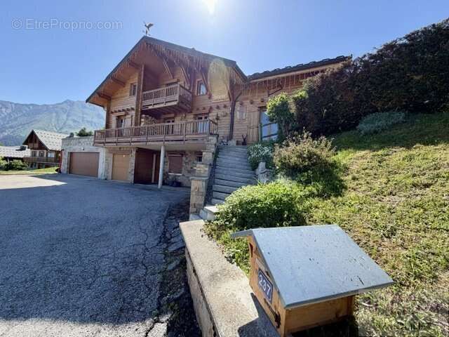 Maison à ALBIEZ-MONTROND