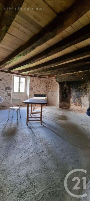 Maison à SAINT-SANTIN-CANTALES