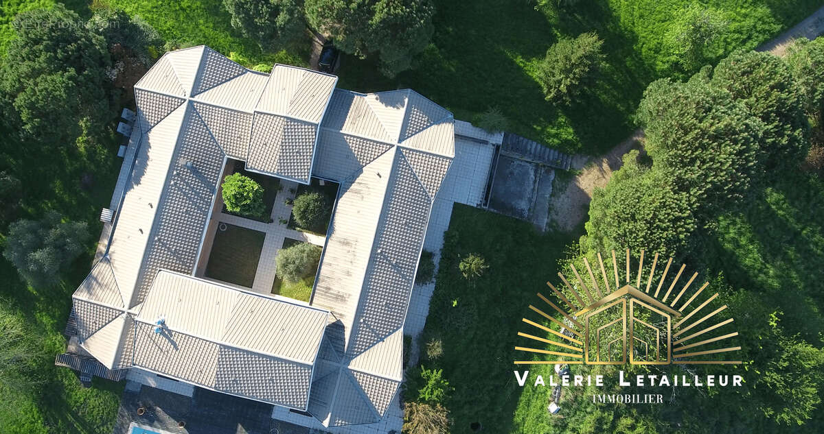 Maison à BEYCHAC-ET-CAILLAU