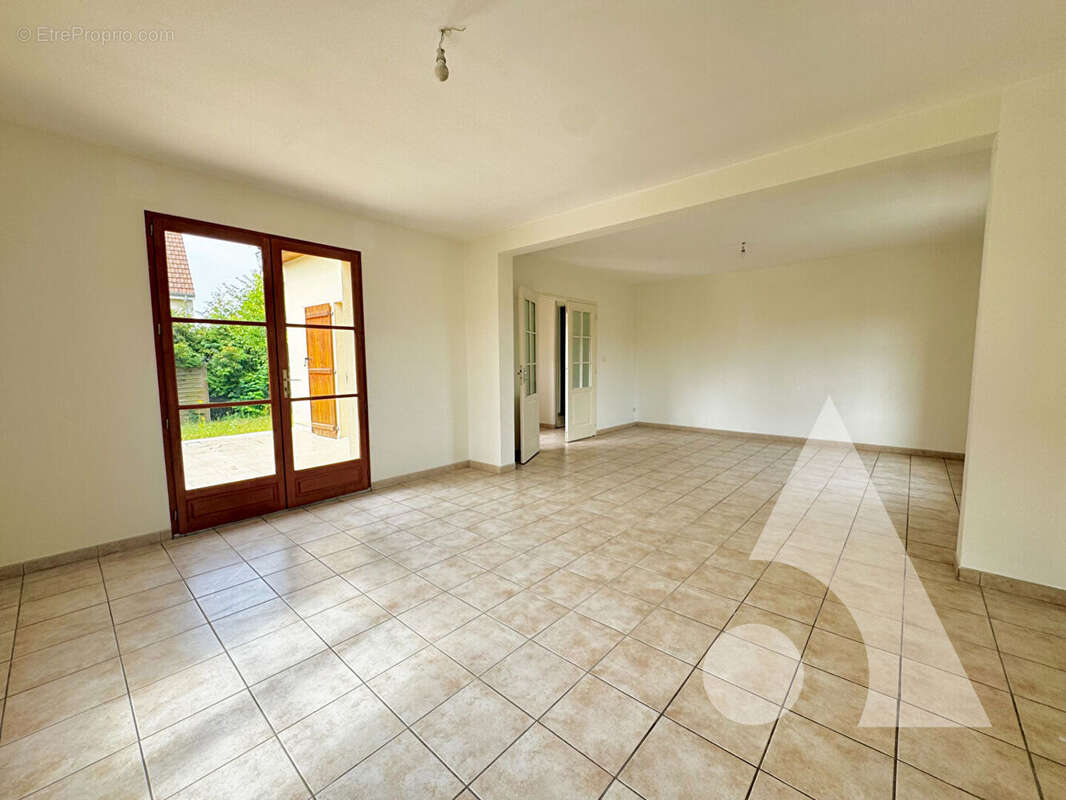 Maison familiale Les Noës Pres Troyes 6 pièce(s) 118m2 - photo 6