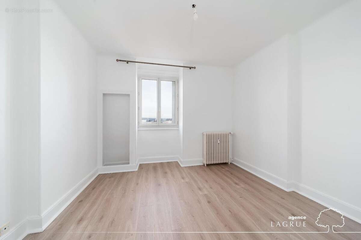   - Appartement à NEUVY