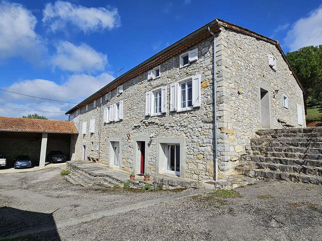 Propriété avec dépendances et parc paysagé - photo 2