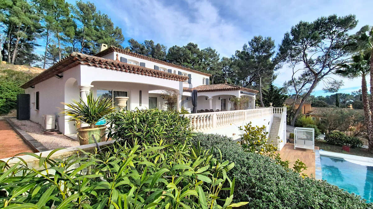 Maison à PUGET-SUR-ARGENS