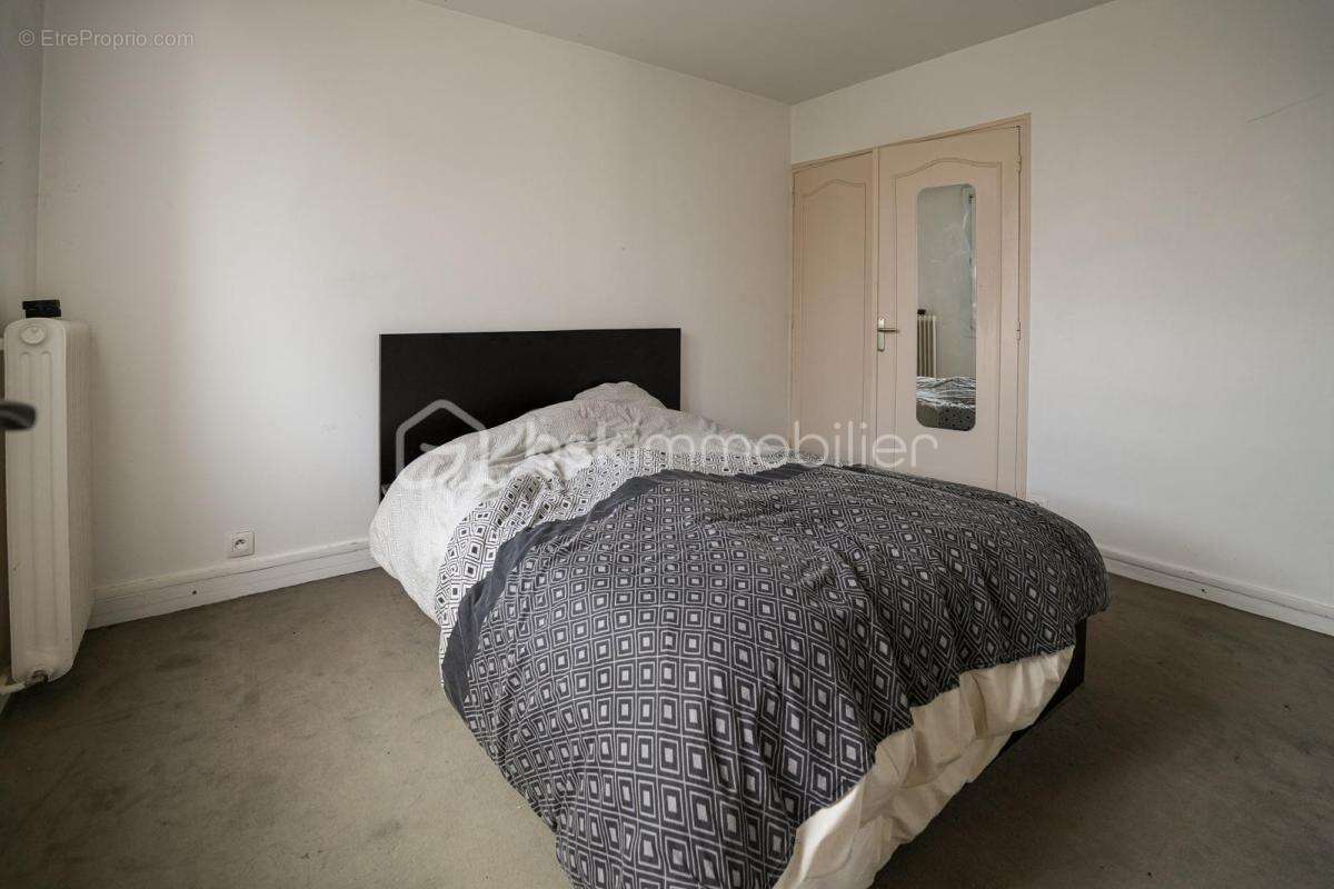 Appartement à LES PAVILLONS-SOUS-BOIS