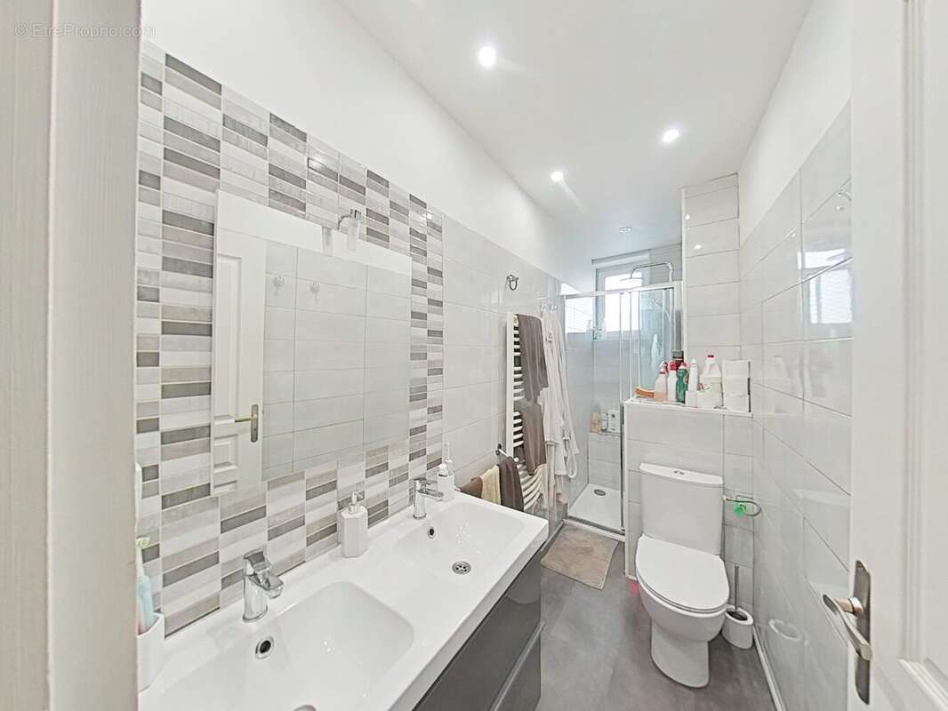 Appartement à SAINT-GENEST-LERPT