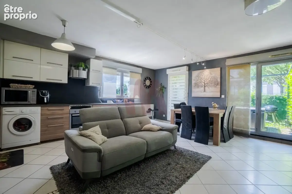 Appartement à MEYZIEU