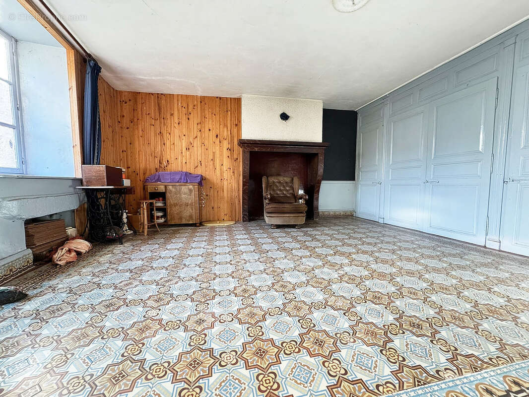 Gros potentiel : Maison à rénover - photo 6