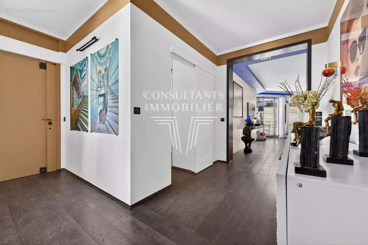 Appartement à PARIS-16E