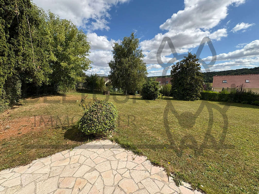 Maison à CRECY-LA-CHAPELLE