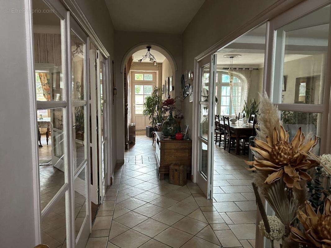 Maison à SAINT-JEAN-D'ANGELY