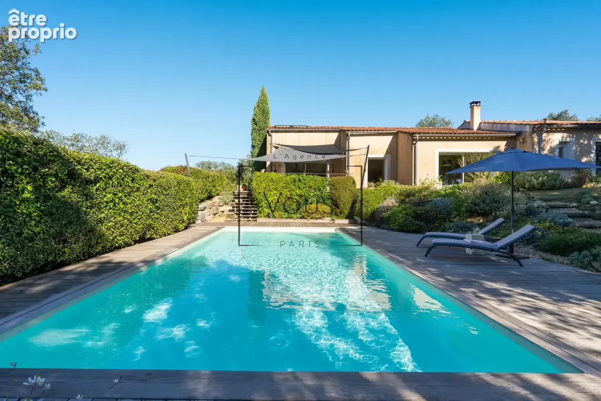Villa contemporaine de plain-pied avec piscine, au cœur d’un terrain boisé, aux portes des Cévennes - photo 2