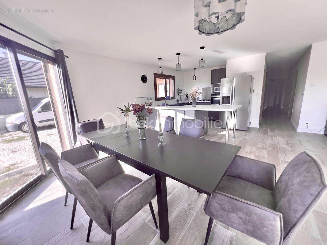 Maison à CHAMOUX-SUR-GELON