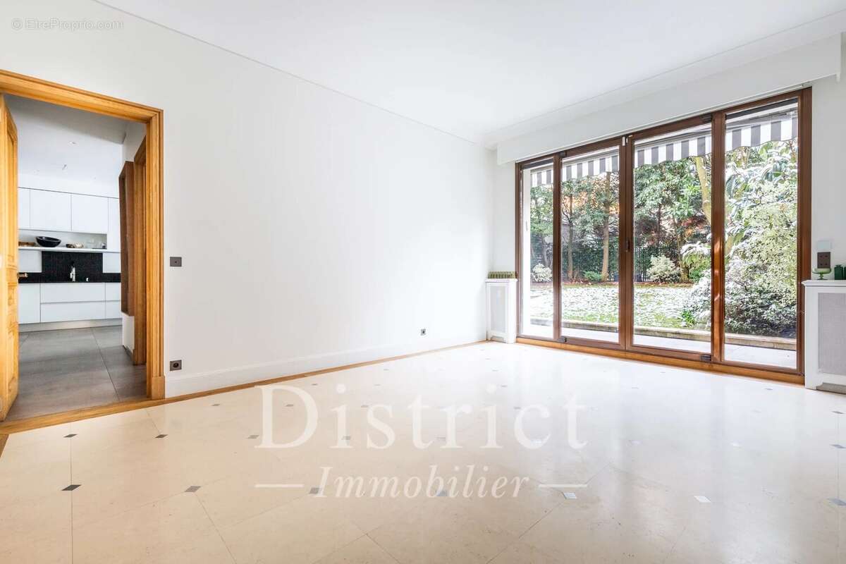 Appartement à NEUILLY-SUR-SEINE